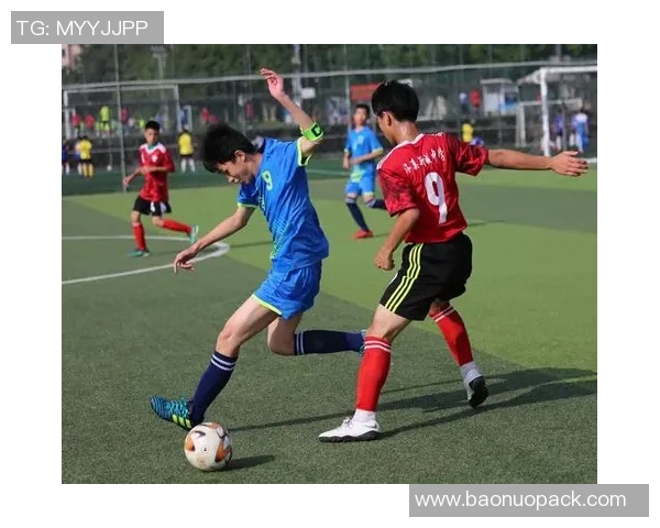 加入我们一起踢出激情与梦想宣传足球社团活动邀你共创精彩瞬间